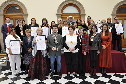 LAL staff with other recipients of the Jaguar Internacional de las Artes, Mexico City, 2019.